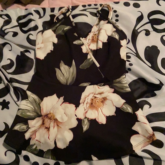 Black and white floral flowy dress shirt - Picture 1 of 3